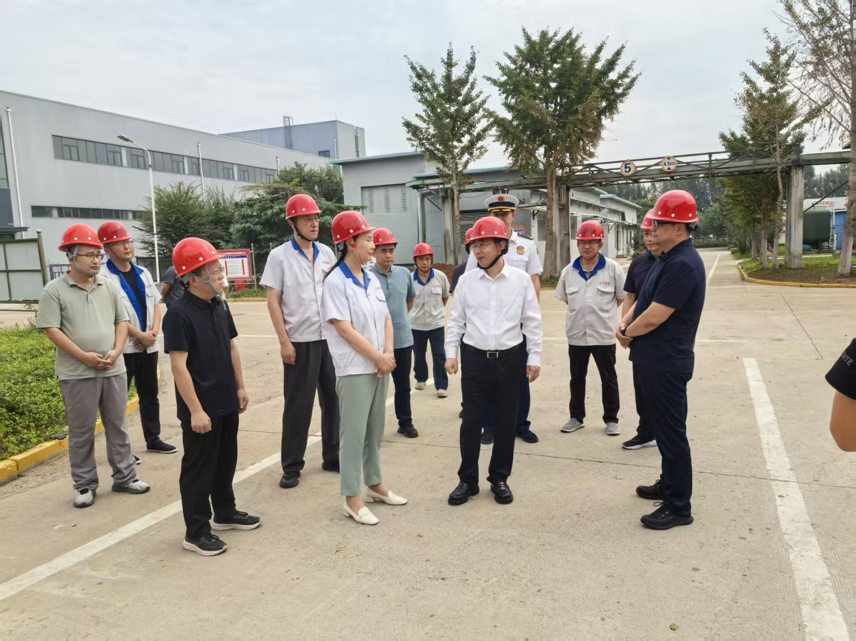 縣委書記在國慶、中秋雙節(jié)期間到公司調(diào)研